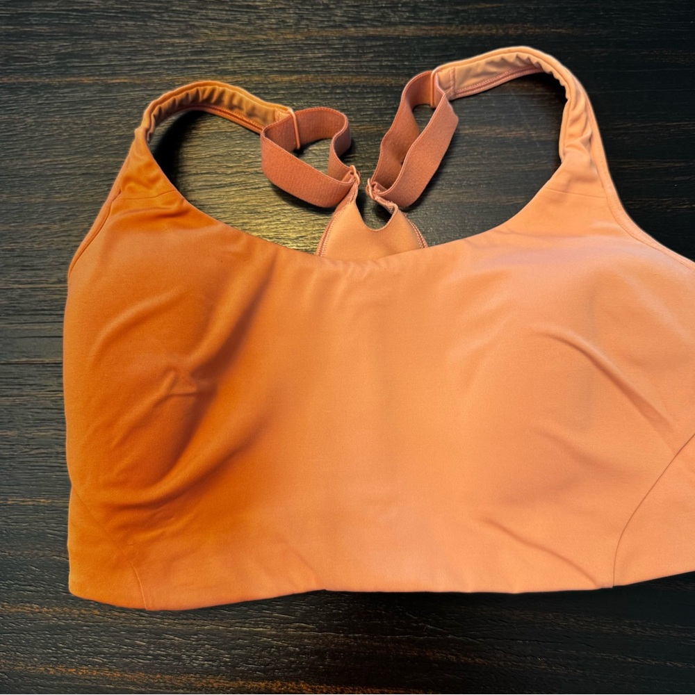 LOT (13 pieces) of running/workout clothes. - Picture 5 of 16
